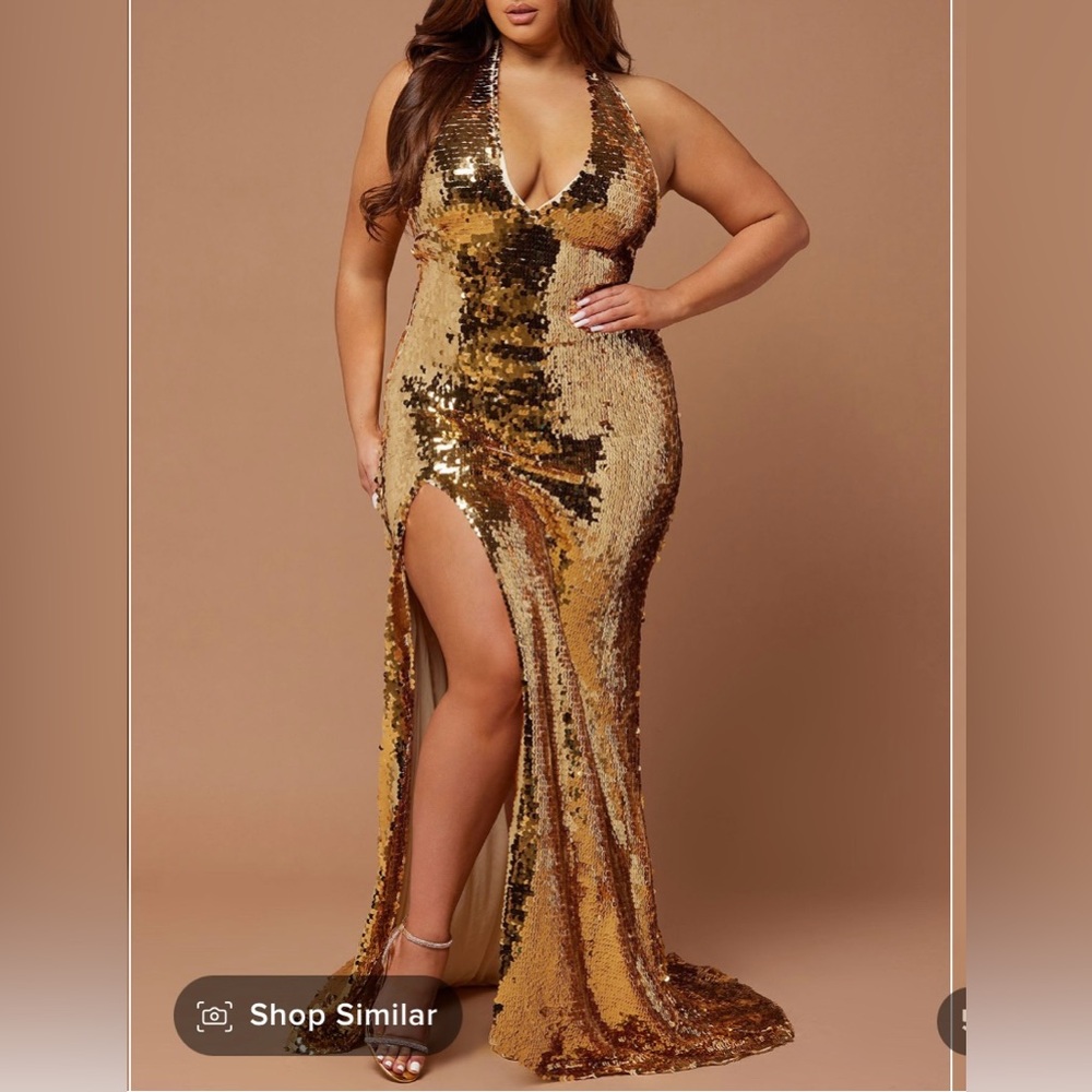 Beautiful gold maxi dress! Great for Holidays